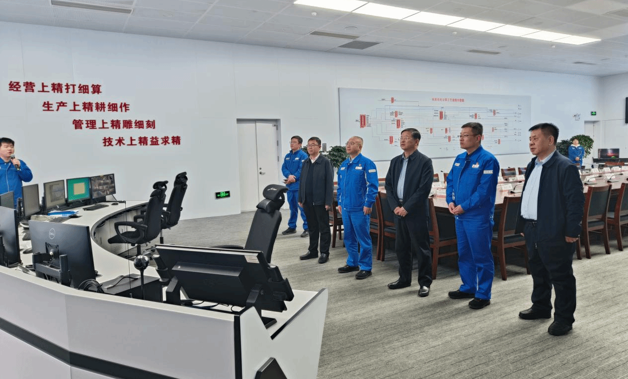 深化校企合作，共育專業(yè)人才——校長錢建華率隊走訪中國石油長慶石化公司調(diào)研計算機及辦公設(shè)備維修領(lǐng)域合作